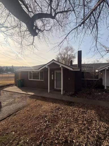 Main picture of 1850 Siskiyou St