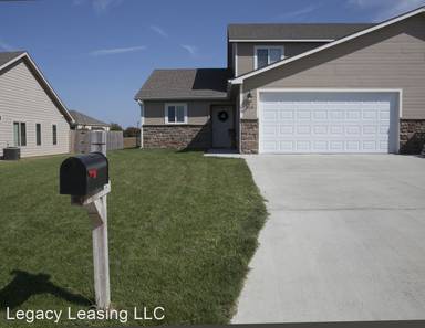 Main picture of 412 Highland Grove Dr