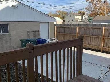 Main picture of 664 E Moler St