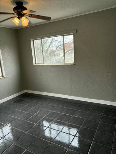 Main picture of 107 E 9th St
