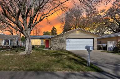 Main picture of 9363 Medallion Way