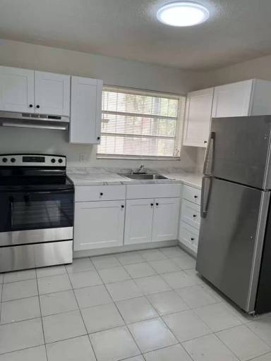 Main picture of 979 NW 4th St