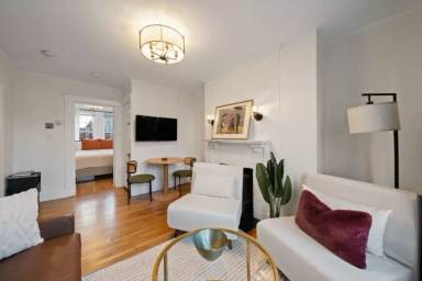 Main picture of 102 Revere St