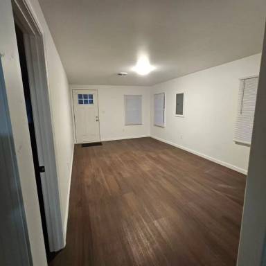 Main picture of 5005 Chase St