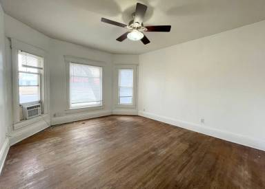 Main picture of 120 W 4th Ave