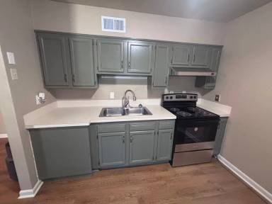 Main picture of 201 S College Rd