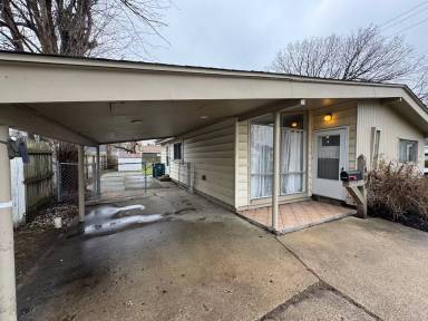 Main picture of 1989 Symes St