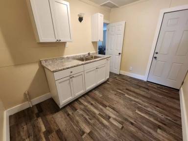 Main picture of 547 E Union St