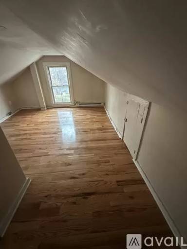 Main picture of 90 Main St