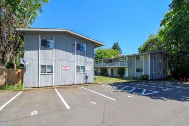Main picture of 3874 Liberty Rd S