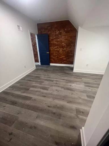 Main picture of 1300 W Rockland St