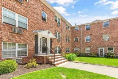 Main picture of 4 Colonial Village Dr