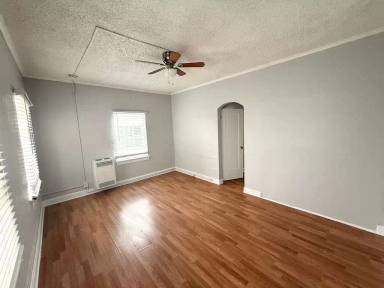 Main picture of 849 S Kenmore Ave