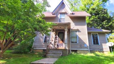 Main picture of 321 E Cross St