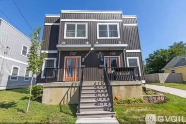 Main picture of 737 Bates St SE