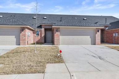 Main picture of 7625 Woodford Ave
