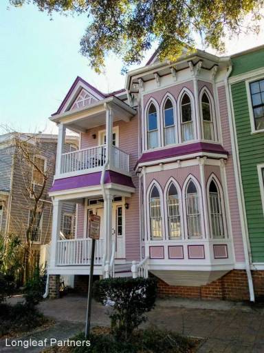 Main picture of 121 W Duffy St