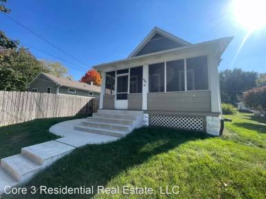 Main picture of 404 W Division St