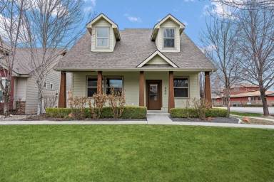Main picture of 982 E Winding Creek Dr