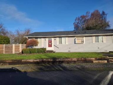 Main picture of 1031 Maple St