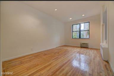 Main picture of 225 E 10th St