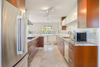 Main picture of 1002 E Cavalier Dr
