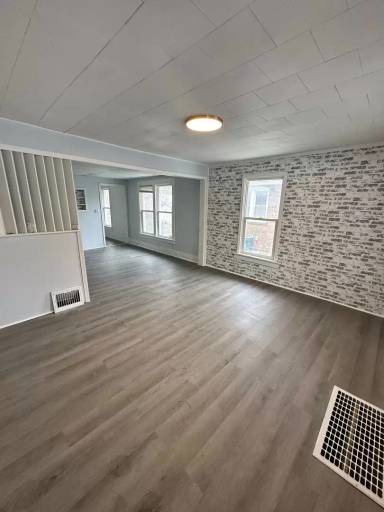 Main picture of 1135 W Elliott Ave