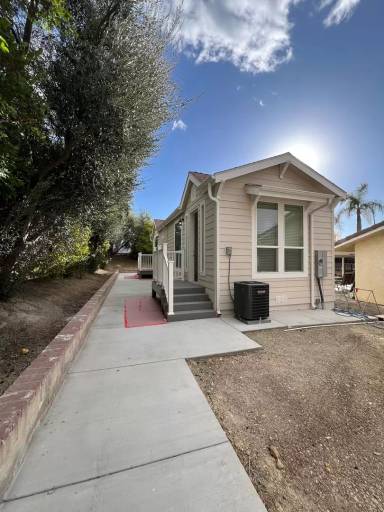 Main picture of 5550 Barnard St