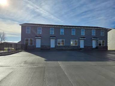 Main picture of 1006 E State Highway M