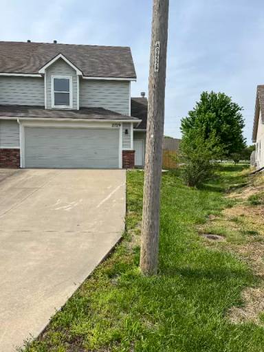 Main picture of 2731 Grand Cir