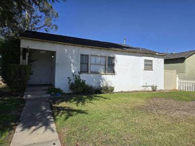 Main picture of 939 E Olive St