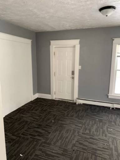 Main picture of 113 W 7th St