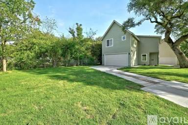 Main picture of 2010 Oakglen Dr