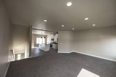 Main picture of 631 E 730 N
