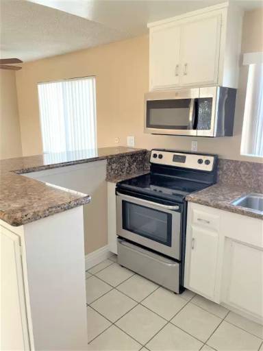 Main picture of 931 W 19th St
