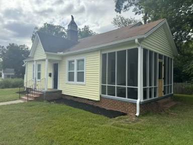 Main picture of 103 Walker St