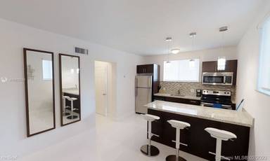 Main picture of 1025 SW 7th Ave
