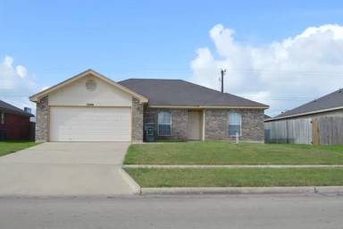 Main picture of 3300 Gus Dr