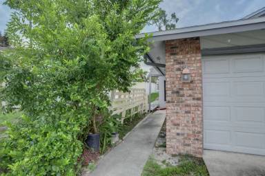 Main picture of 370 Springdale Dr