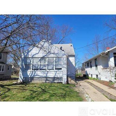 Main picture of 2411 N Ellis St