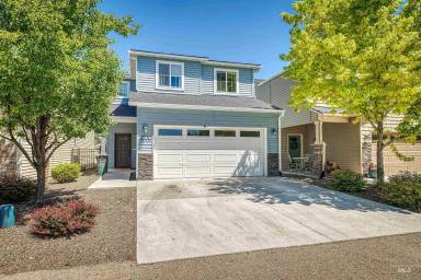 Main picture of 2700 E Clarene Dr