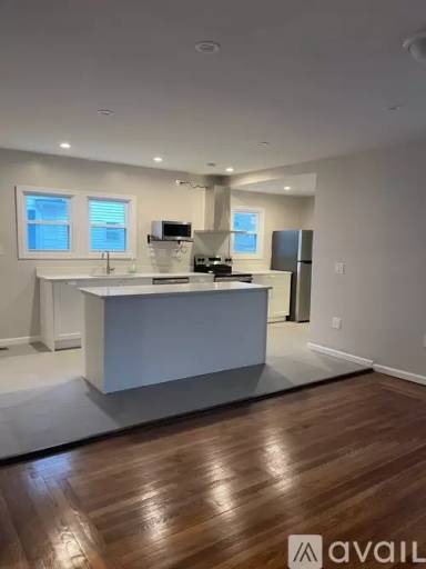 Main picture of 34 Alenier St