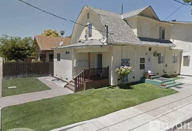 Main picture of 403 N School St