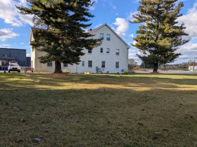 Main picture of 2274 S Market St