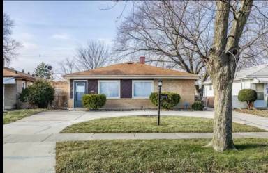 Main picture of 1362 Greenbay Ave