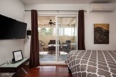 Main picture of 5943 Carlton Way