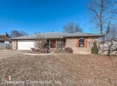 Main picture of 1103 W Pecan St