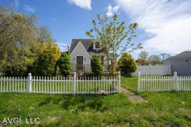 Main picture of 264 Elm Rd W