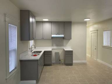 Main picture of 1014 W 60th St
