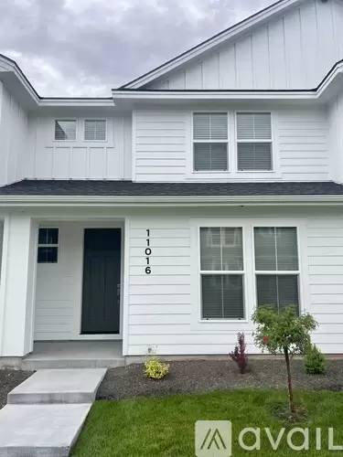 Main picture of 11016 W Portola St